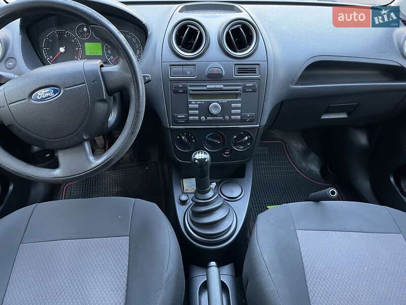 Хэтчбек Ford Fiesta 2007 в Львове