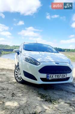 Хэтчбек Ford Fiesta 2016 в 