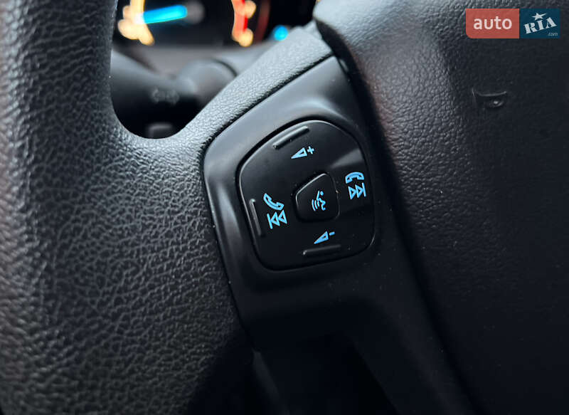 Седан Ford Fiesta 2016 в Гнівані