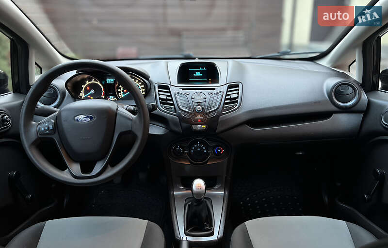 Седан Ford Fiesta 2016 в Гнівані