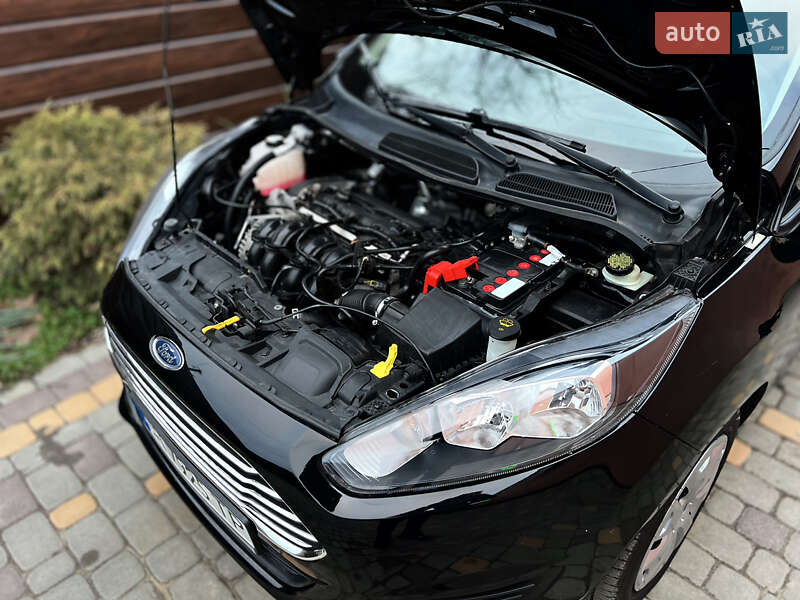 Седан Ford Fiesta 2016 в Гнівані