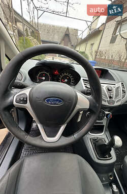 Хэтчбек Ford Fiesta 2010 в 