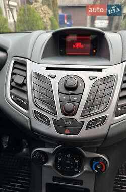 Хэтчбек Ford Fiesta 2010 в 