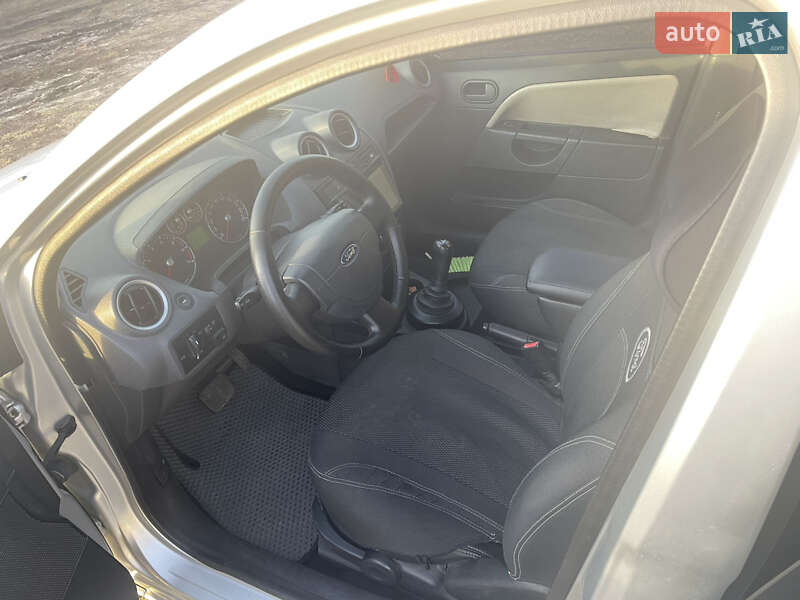 Хэтчбек Ford Fiesta 2006 в Житомире