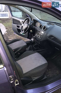 Хэтчбек Ford Fiesta 2006 в 