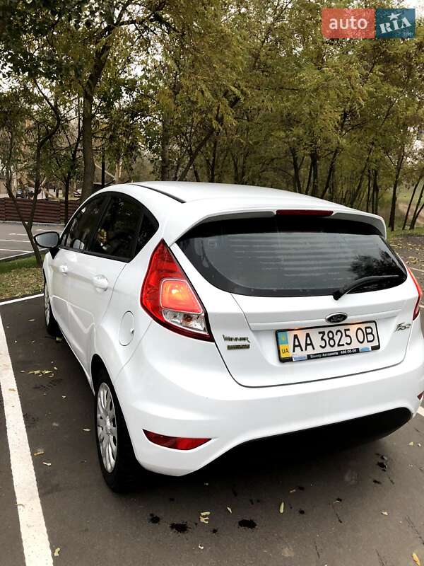 Хэтчбек Ford Fiesta 2013 в Киеве