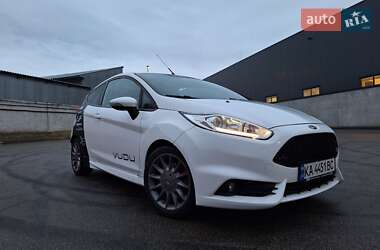 Хэтчбек Ford Fiesta 2016 в Киеве