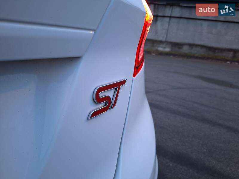 Хэтчбек Ford Fiesta 2016 в Киеве