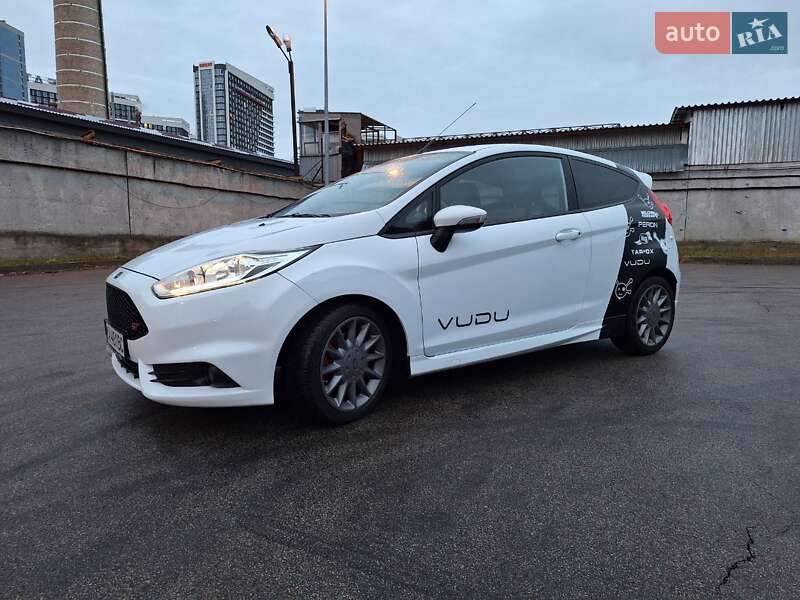 Хэтчбек Ford Fiesta 2016 в Киеве