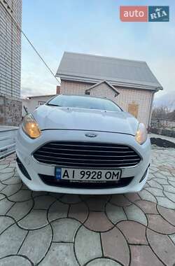 Седан Ford Fiesta 2015 в Бучі