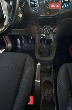 Хэтчбек Ford Fiesta 2017 в 