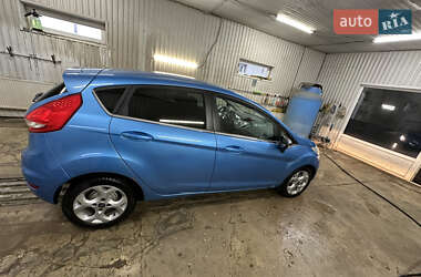 Хэтчбек Ford Fiesta 2010 в Почаеве