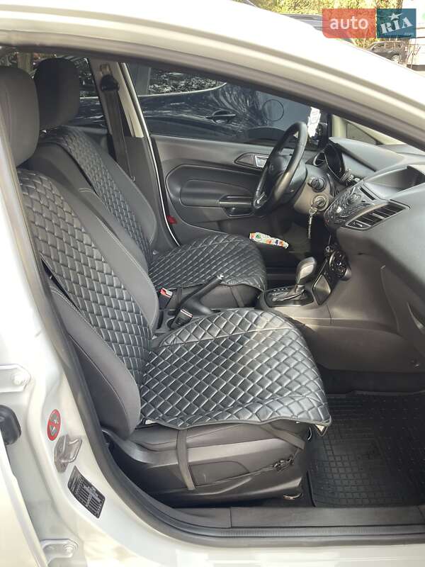 Хетчбек Ford Fiesta 2014 в Дніпрі