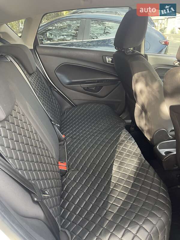 Хетчбек Ford Fiesta 2014 в Дніпрі