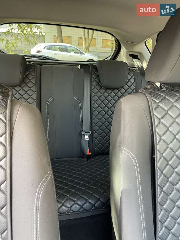 Хетчбек Ford Fiesta 2014 в Дніпрі