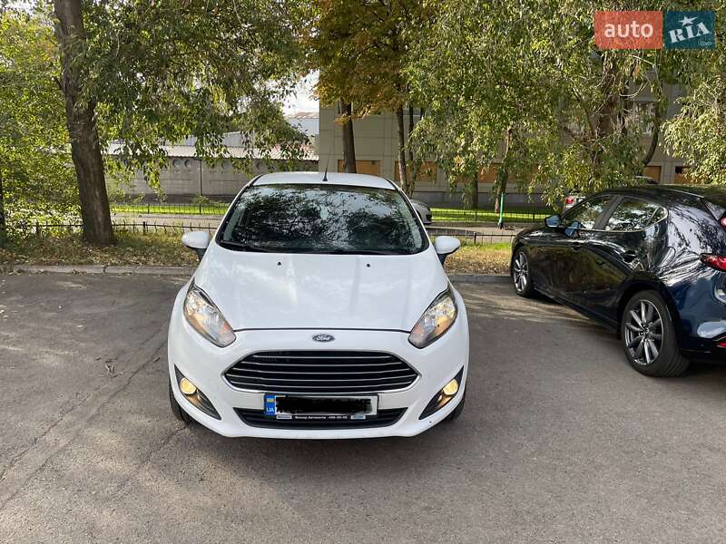 Хетчбек Ford Fiesta 2014 в Дніпрі