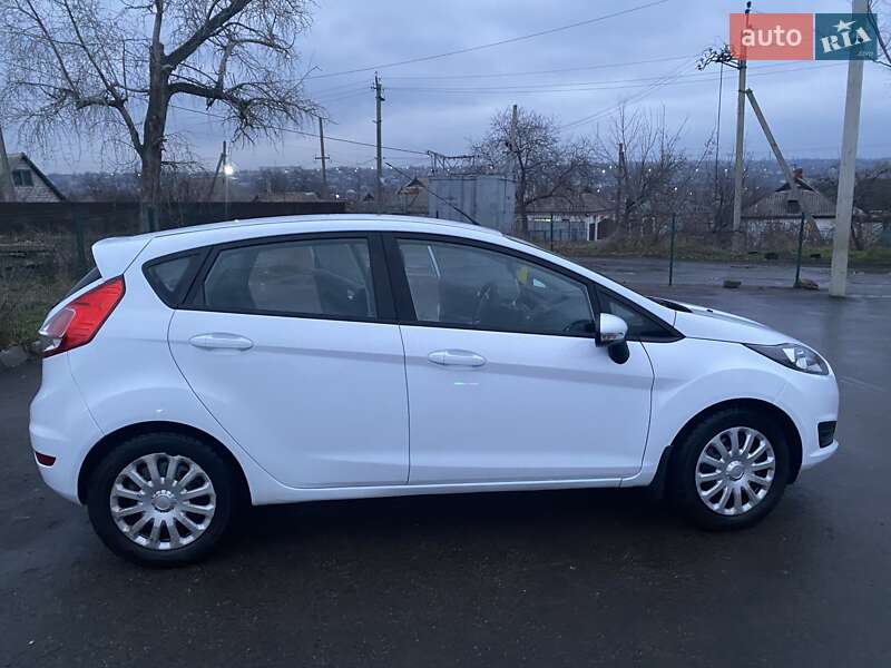 Хэтчбек Ford Fiesta 2016 в Первомайске
