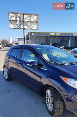 Хэтчбек Ford Fiesta 2016 в 