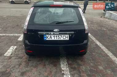 Хэтчбек Ford Fiesta 2004 в 