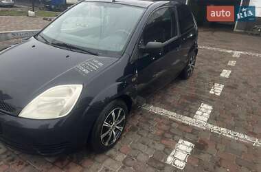 Хэтчбек Ford Fiesta 2004 в 