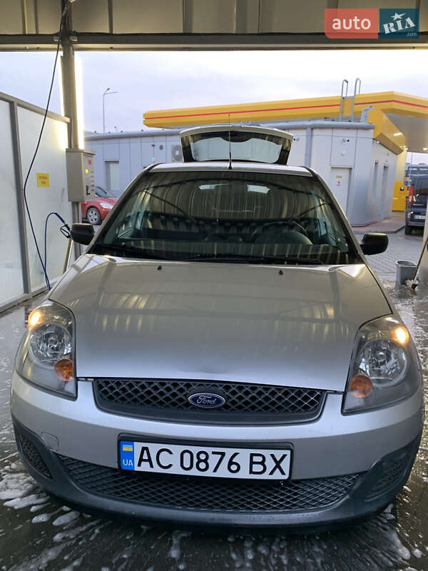 Хэтчбек Ford Fiesta 2007 в 