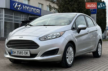 Седан Ford Fiesta 2015 в Ровно