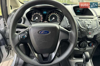 Седан Ford Fiesta 2015 в Ровно