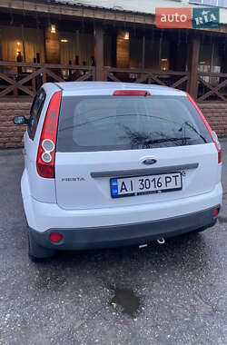 Хэтчбек Ford Fiesta 2006 в 
