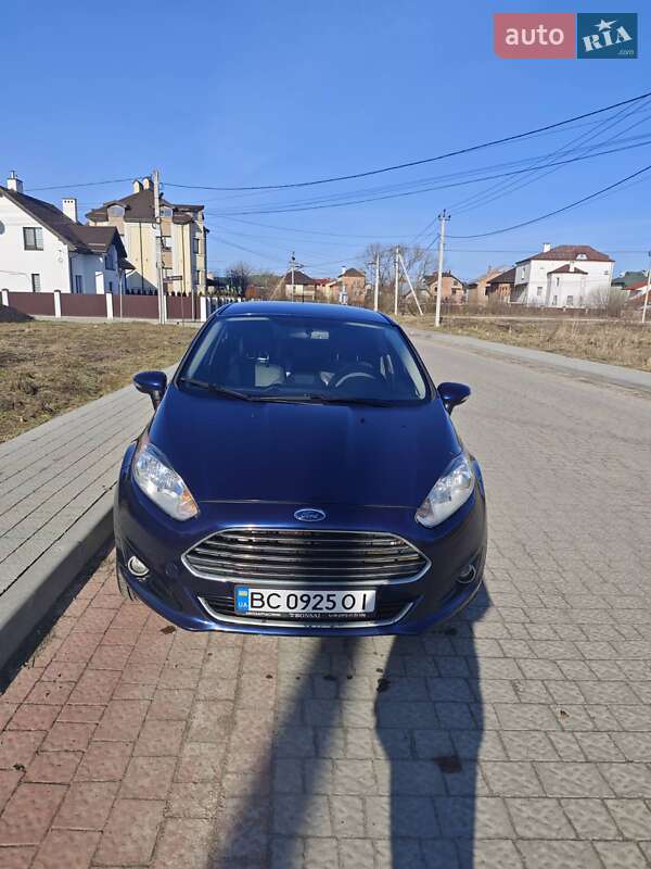 Седан Ford Fiesta 2015 в Львове
