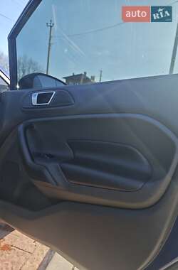 Седан Ford Fiesta 2015 в 