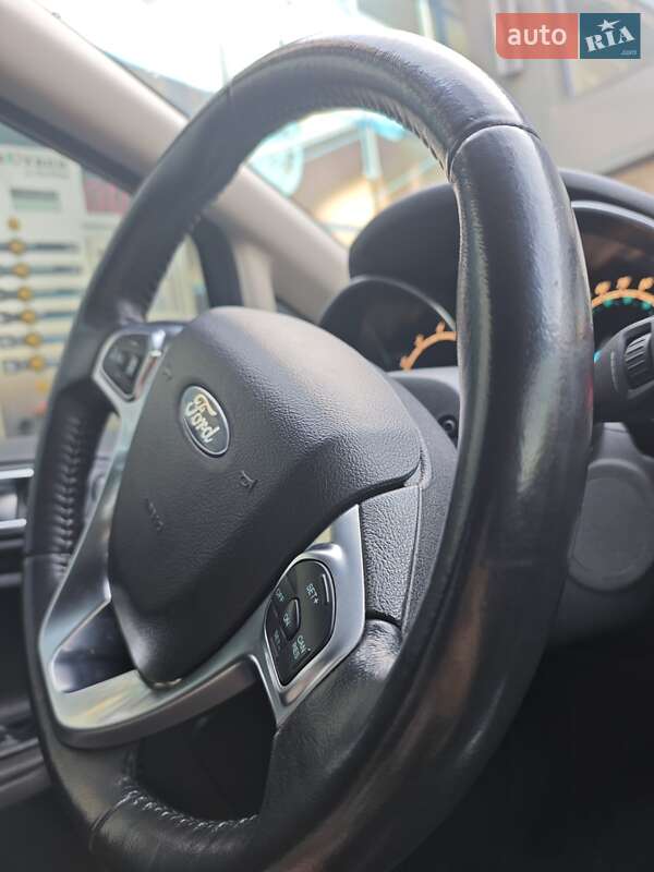 Седан Ford Fiesta 2015 в Львове