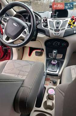 Хэтчбек Ford Fiesta 2013 в 