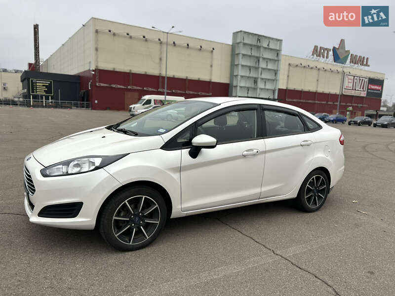 Седан Ford Fiesta 2018 в Киеве