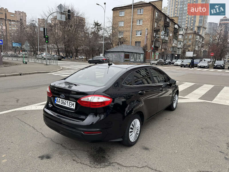 Седан Ford Fiesta 2016 в Киеве