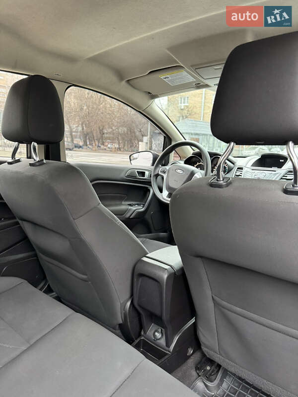 Седан Ford Fiesta 2016 в Киеве