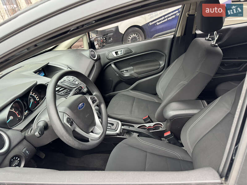 Седан Ford Fiesta 2016 в Киеве