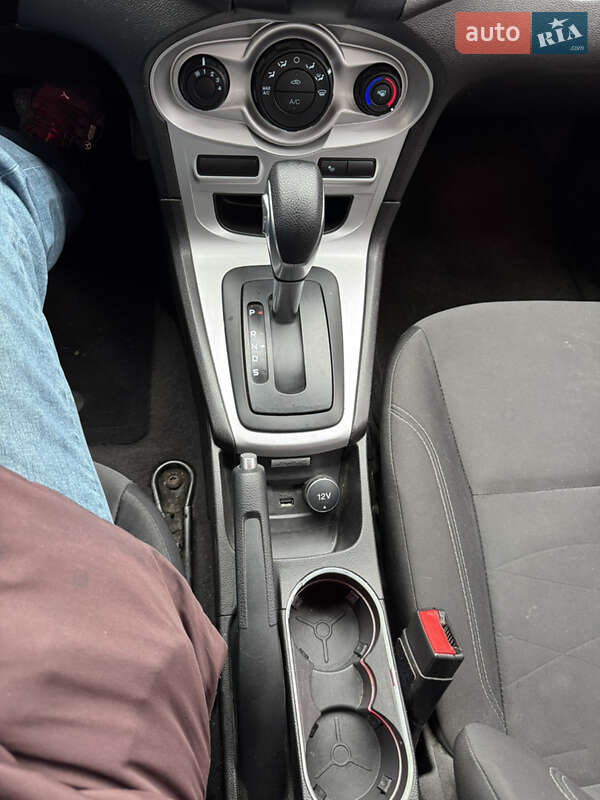 Седан Ford Fiesta 2016 в Киеве