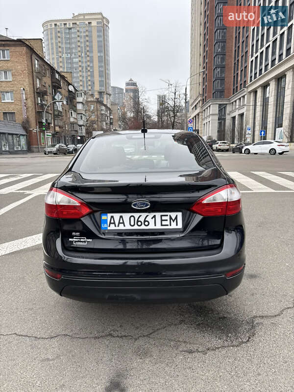 Седан Ford Fiesta 2016 в Киеве