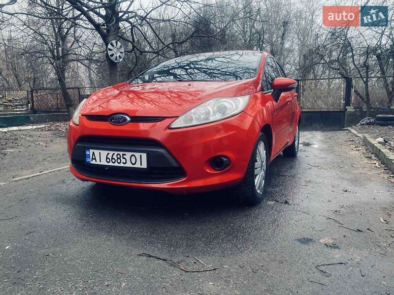 Хэтчбек Ford Fiesta 2012 в 