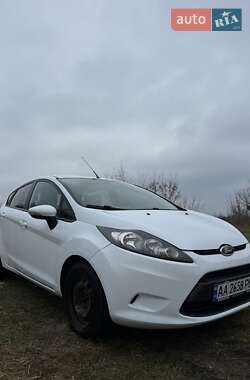 Хетчбек Ford Fiesta 2011 в 