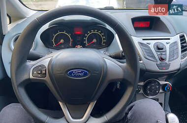 Хэтчбек Ford Fiesta 2009 в 