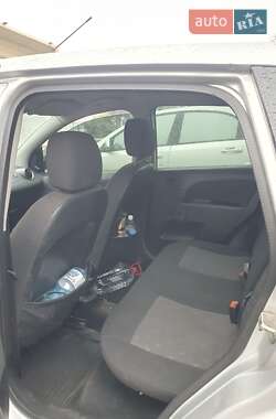Хетчбек Ford Fiesta 2004 в 