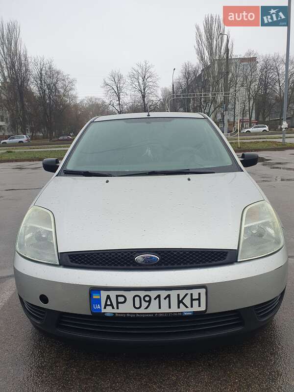 Хетчбек Ford Fiesta 2004 в 