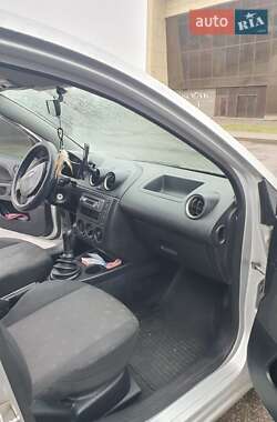 Хетчбек Ford Fiesta 2004 в 