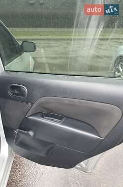 Хетчбек Ford Fiesta 2004 в 