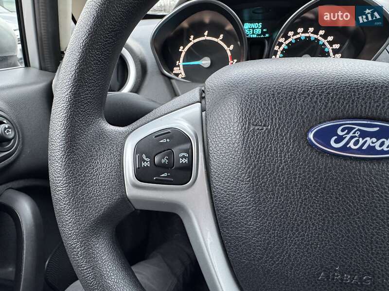 Седан Ford Fiesta 2019 в Києві