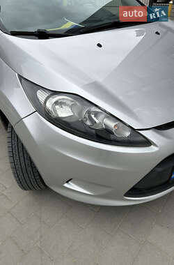 Седан Ford Fiesta 2011 в 