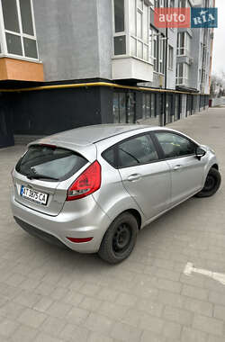 Седан Ford Fiesta 2011 в 