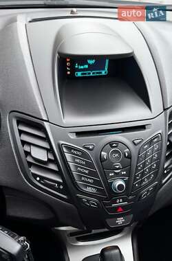Седан Ford Fiesta 2015 в 