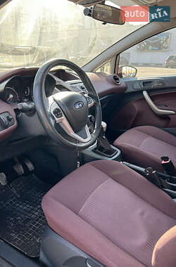 Хэтчбек Ford Fiesta 2011 в 